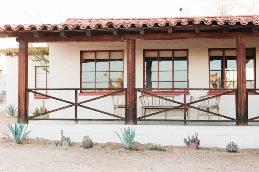 House Tour A Rustic, Modern Hacienda in Joshua Tree Apartment Therapy